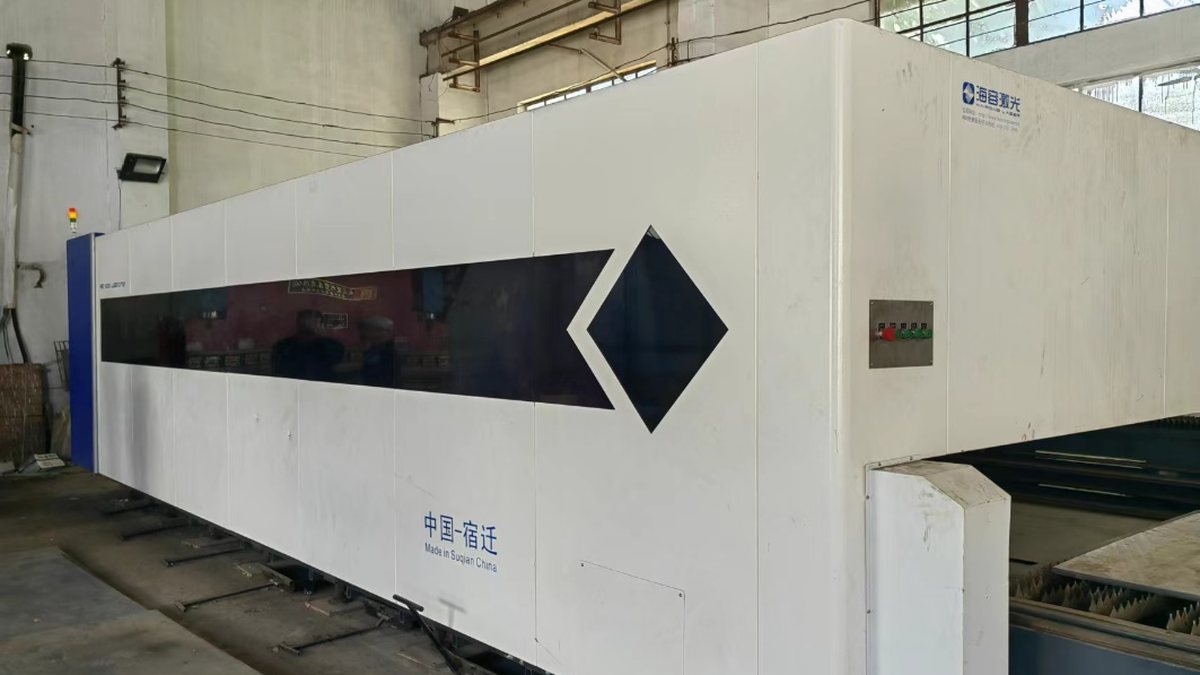 Fiber laser cutter on the workshop floor